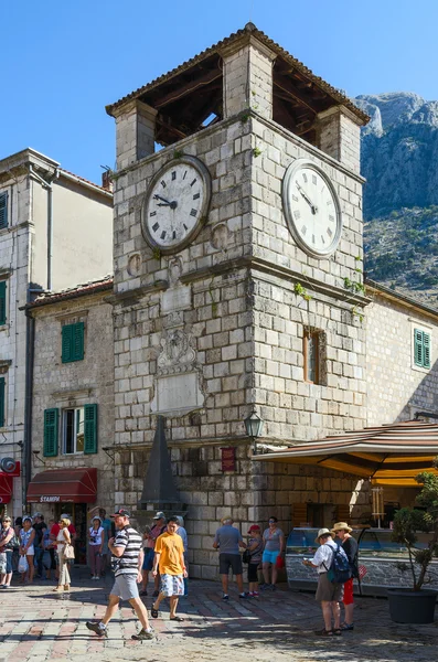 Torre dell'orologio sulla piazza di Oruzja, Città Vecchia, Kotor, Montenegro — Foto Stock