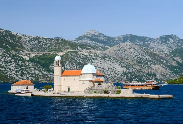 Island Our Lady resif üzerinde yakınındaki şehir Perast Körfezi Kotor, Karadağ — Stok fotoğraf