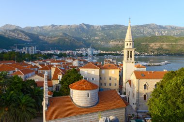 Eski şehir ve Katedrali St John Baptist, Budva, Karadağ Üstten Görünüm