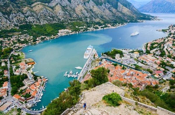 Vista superior de la bahía de Kotor y Kotor, Montenegro —  Fotos de Stock