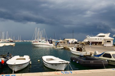 Port town Bar fırtınalı havalarda, Karadağ