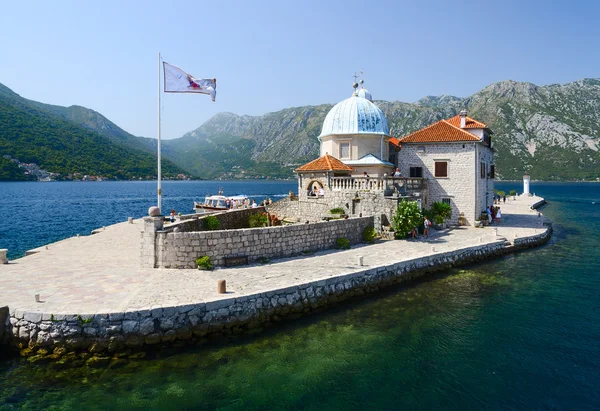 Virgin Island (Island Our Lady kayaların), kayalıkta Karadağ — Stok fotoğraf