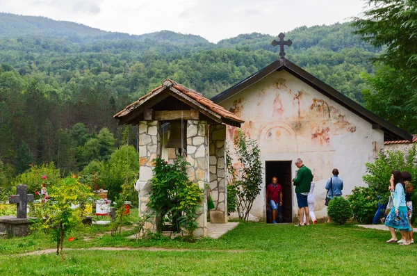 St. Nicholas kyrka och klockstapel, kloster Moraca, Montenegro — Stockfoto