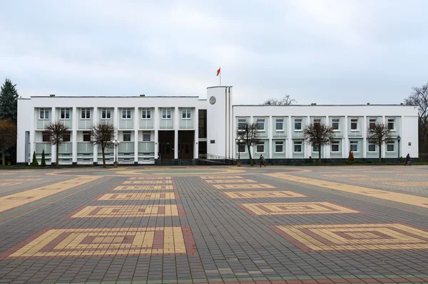Kobrin İlçe Yönetim Kurulu, Lenin Meydanı, Kobrin, Beyaz Rusya — Stok fotoğraf