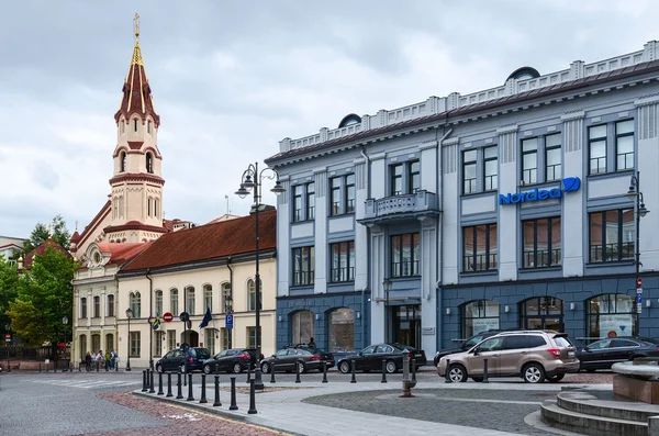 Budynek "Nordea Lietuva" (rosyjski Azjatycki Bank), Kościół św, Wilno, Litwa — Zdjęcie stockowe
