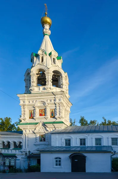 A torre sineira da Santíssima Trindade convento de Murom, Rússia — Fotografia de Stock