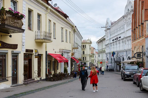 Улица Ausros Vartai в Старом городе, Вильнюс, Литва — стоковое фото