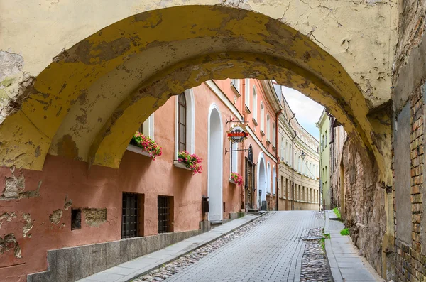 As ruas estreitas da Cidade Velha, Vilnius, Lituânia — Fotografia de Stock