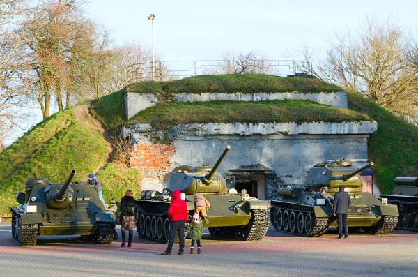 Militair materieel in memorial complexe Brest Fortress held — Stockfoto