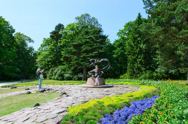 Sculpture "Egle - Queen of snakes" in Botanical park, Palanga, Lithuania — Stock Photo, Image