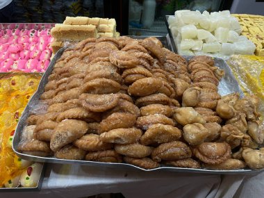 Himachal Pradesh 1 'deki festivallerin yeri üzerine Geleneksel Hint Tatlı Tabağı Sayacı