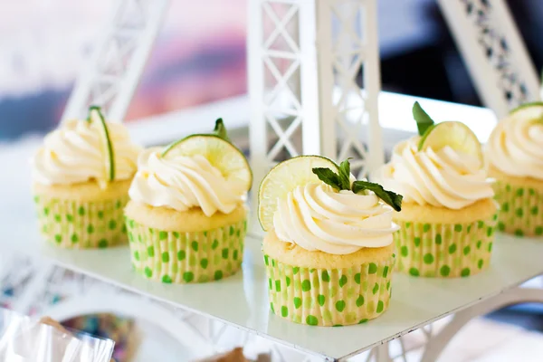 Decorated lime cupcakes with mint leaf on stand — Stock Photo, Image