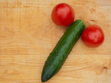 Salatalık ve iki domates. İktidar. Erkeklik için ilaç