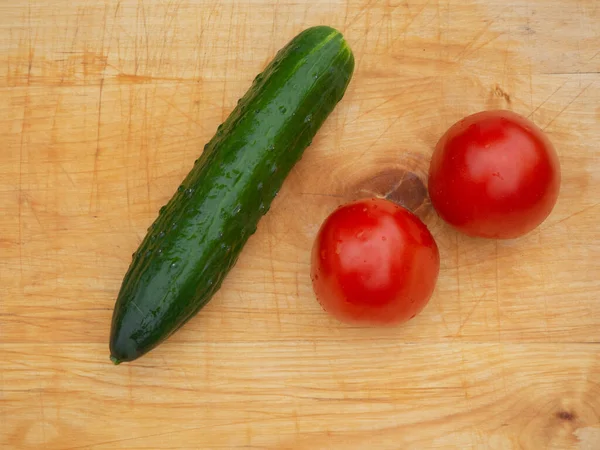 Salatalık ve iki domates. İktidarla ilgili sorunlar. Erkeklik için ilaç