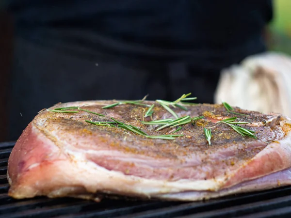 Large Raw Steak Spices Rosemary Grill Cooking Pork Leg Steak — Stock Photo, Image