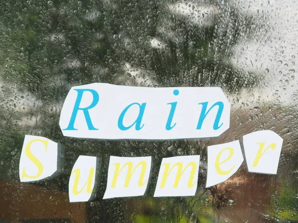 Lluvia Inscripción Verano Sobre Papel Cortar Letras Papel —  Fotos de Stock