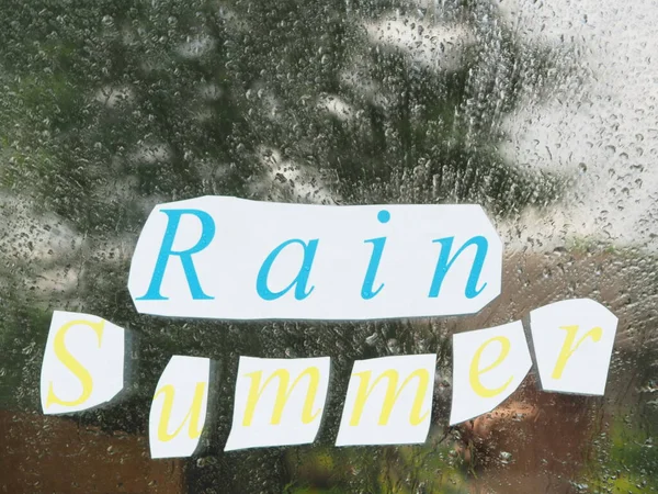 Lluvia Inscripción Verano Sobre Papel Cortar Letras Papel —  Fotos de Stock