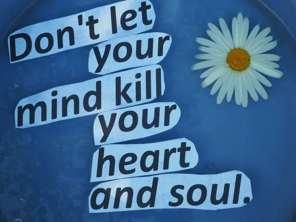 Nenech Svou Mysl Zabít Své Srdce Duši Písmo Vodě Papírově — Stock fotografie