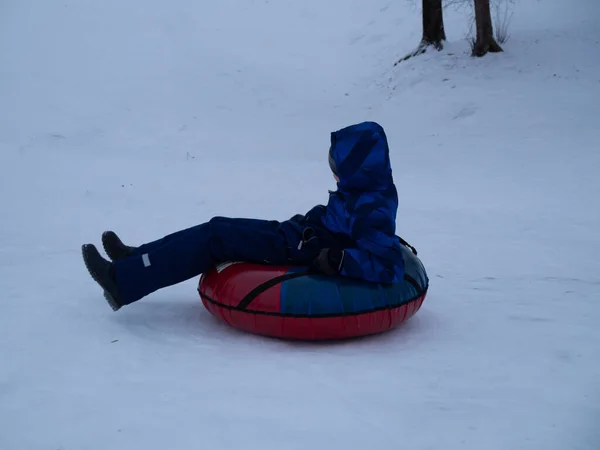 Skiing Tubing Downhill Winter Entertainment Street — Stock Photo, Image