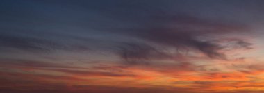 Gün batımı gökyüzü, turuncu ve mavi