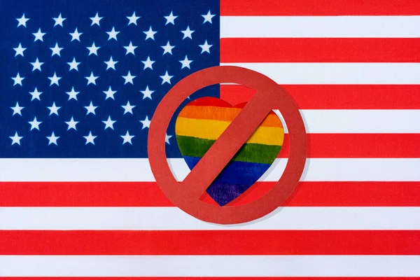 Flagę Ameryki Zakaz Dla Osób Lgbt Wykreślił Czerwony Krąg Serca — Zdjęcie stockowe