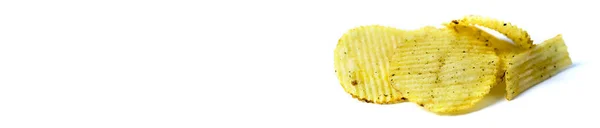 Chipsy Ziemniaczane Zbliżenie Izolowane Białym Tle Przestrzeń Kopiowania — Zdjęcie stockowe