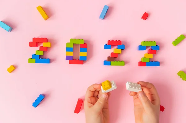 Números Multicolores 2022 Niños Constructor Sobre Fondo Rosa Aislado — Foto de Stock