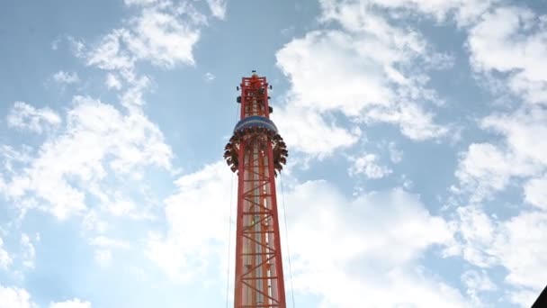 9.04.2021 Russie, Carrousel de Sotchi dans le parc de Sotchi concept de loisirs — Video