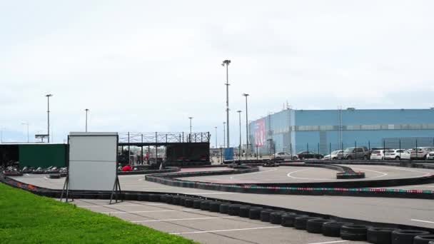 2021年4月18日日落时分，俄罗斯索契卡丁车在奥运场馆附近比赛 — 图库视频影像