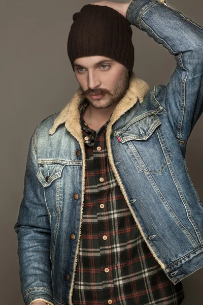 Homem bonito com bigode, barba — Fotografia de Stock