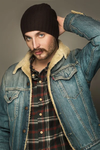 Homem bonito com bigode, barba — Fotografia de Stock