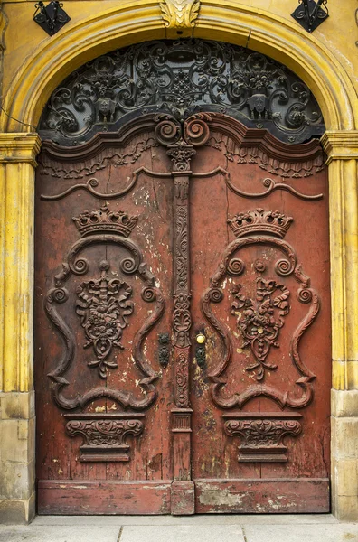 Very old brown wooden doors — Stock Photo, Image