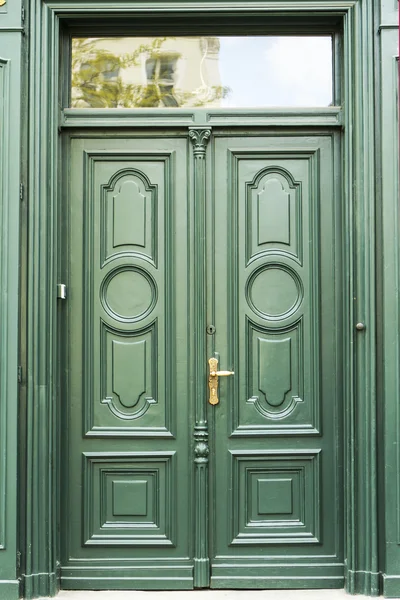 Yeşil eski ahşap kapılar, Wroclaw - Stok İmaj