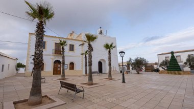 Kiliseyle ödeşmiş.