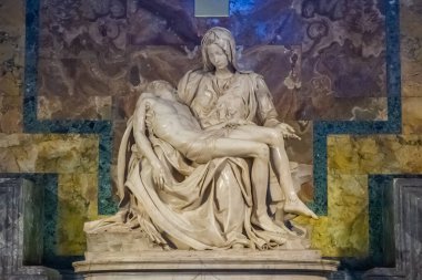 Michelangelo La Pieta heykeli - Kutsal Bakire Meryem İsa 'nın cesedini taşıyor.
