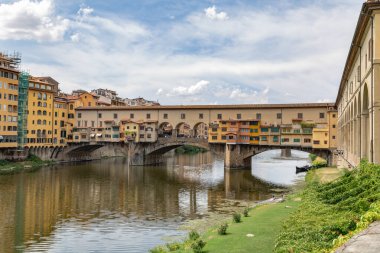 İtalya, Floransa 'daki Ponte Vecchio köprüsü.