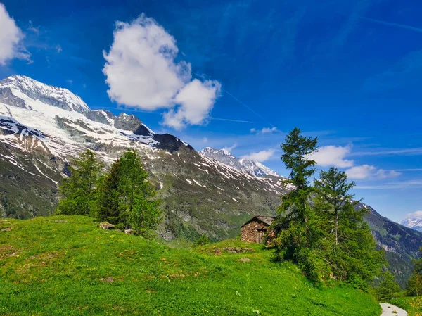 Malowniczy Widok Góry Starego Kamiennego Domu Francuskich Alpach Monal Bourg — Zdjęcie stockowe