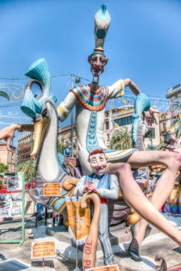 VALENCIA, İspanya 2016: Valencia, Valencia 'daki Fallas Festivali' nden sahneler, UNESCO 'nun Soyut Kültürel Mirası kapsamında geleneksel anıtlar, şenlikler ve havai fişek kutlamaları gösteriliyor.