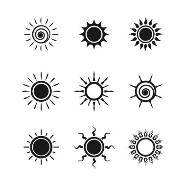Çeşitli tasarımlarda güneş simgeleri logo vektörü kümesi. İzole edilmiş beyaz arkaplanda güneş simgesi silueti.