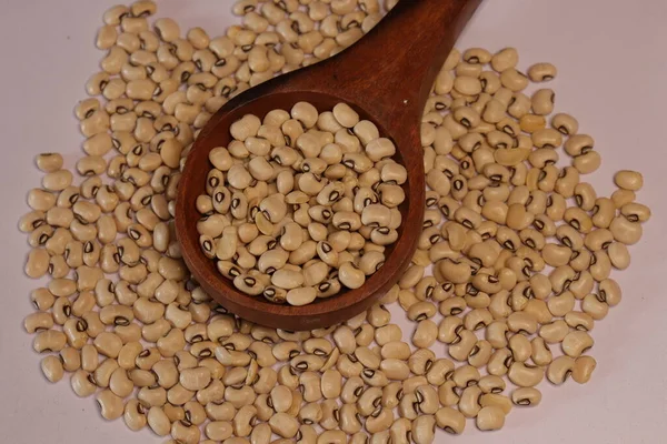 Kacang Kacang Hitam Bermata Mentah Terisolasi Latar Belakang Putih — Stok Foto