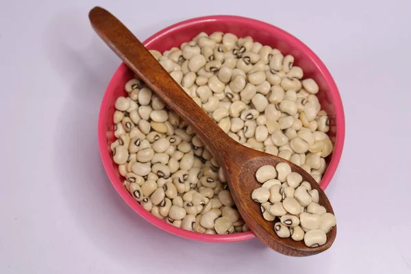 Raw Organic Black Eyed Peas Beans Geïsoleerd Een Witte Achtergrond — Stockfoto