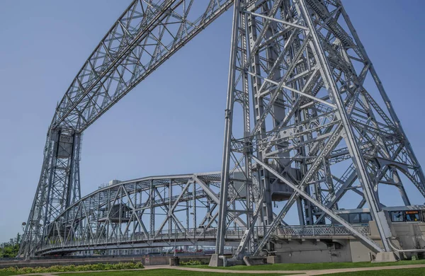 Подъемный Мост Вертикальные Рельсы Позволяют Центральной Части Большого Моста Пропускать — стоковое фото
