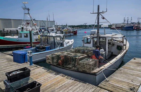 Lobster Boat Docking Ein Kleines Fischerboot Beladen Mit Hummerfallen Legt — Stockfoto