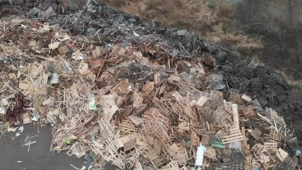 Hromada dřevěného materiálu, skládka městského odpadu, vzdušný odpad — Stock video