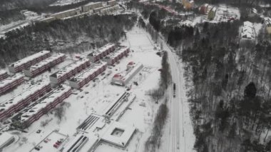Kış boyunca banliyöde Tramvay Treni, İzleme, Hava Yolları