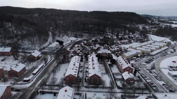 Charming Snowy Ipari Közösség Svédországban, Lakóterület, Légi mentés — Stock videók