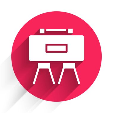 Uzun gölgeli beyaz askeri maden ikonu. Claymore mayın patlayıcısı. Anti-personel mayını. Ordu patlayıcısı. Kırmızı daire düğmesi. Vektör.