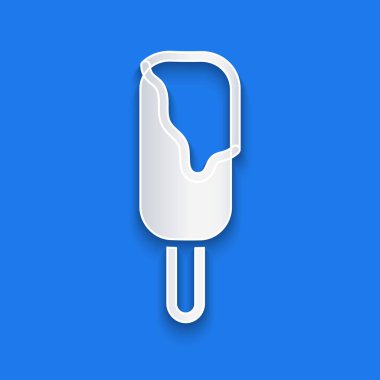 Kağıt kesiği dondurma ikonu mavi arka planda izole edilmiş. Güzel sembol. Kağıt sanatı tarzı. Vektör.