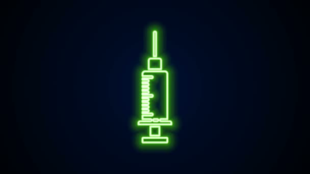 Zářící neonová čára Ikona stříkačky izolovaná na černém pozadí. Injekční stříkačka pro vakcínu, vakcinaci, injekci, injekci proti chřipce. Zdravotnické vybavení. Grafická animace pohybu videa 4K — Stock video