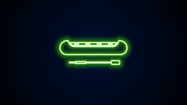 Gloeiende neon lijn Kajak en peddel pictogram geïsoleerd op zwarte achtergrond. Kajak en kano voor visserij en toerisme. Buitenactiviteiten. 4K Video motion grafische animatie — Stockvideo